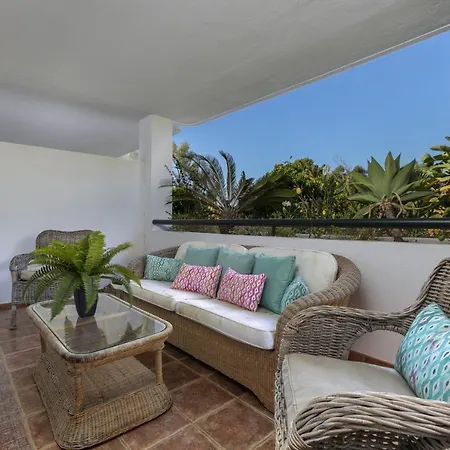 Balcon De Puente Romano Apartment
